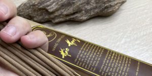 5 dấu hiệu nhận biết nhang trầm hương nguyên chất