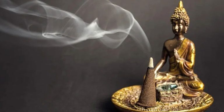 Vì sao người việt chọn nhang trầm hương thờ cúng hằng ngày
